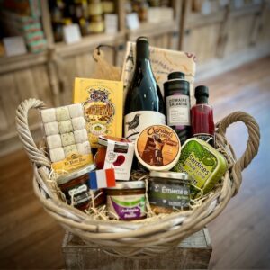 Präsentkorb "Grand Gourmand" - alternative Körbe möglich! Rufen Sie mich gerne an.